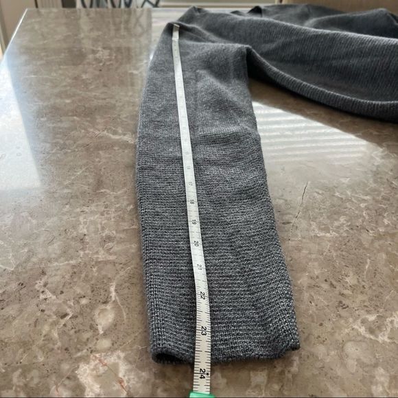 Cocogio grey long sleeve sweater coat with pockets fits like a medium - Picture 8 of 8